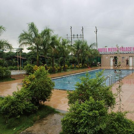 Hotel Metro Palace Resort Karjat Ngoại thất bức ảnh