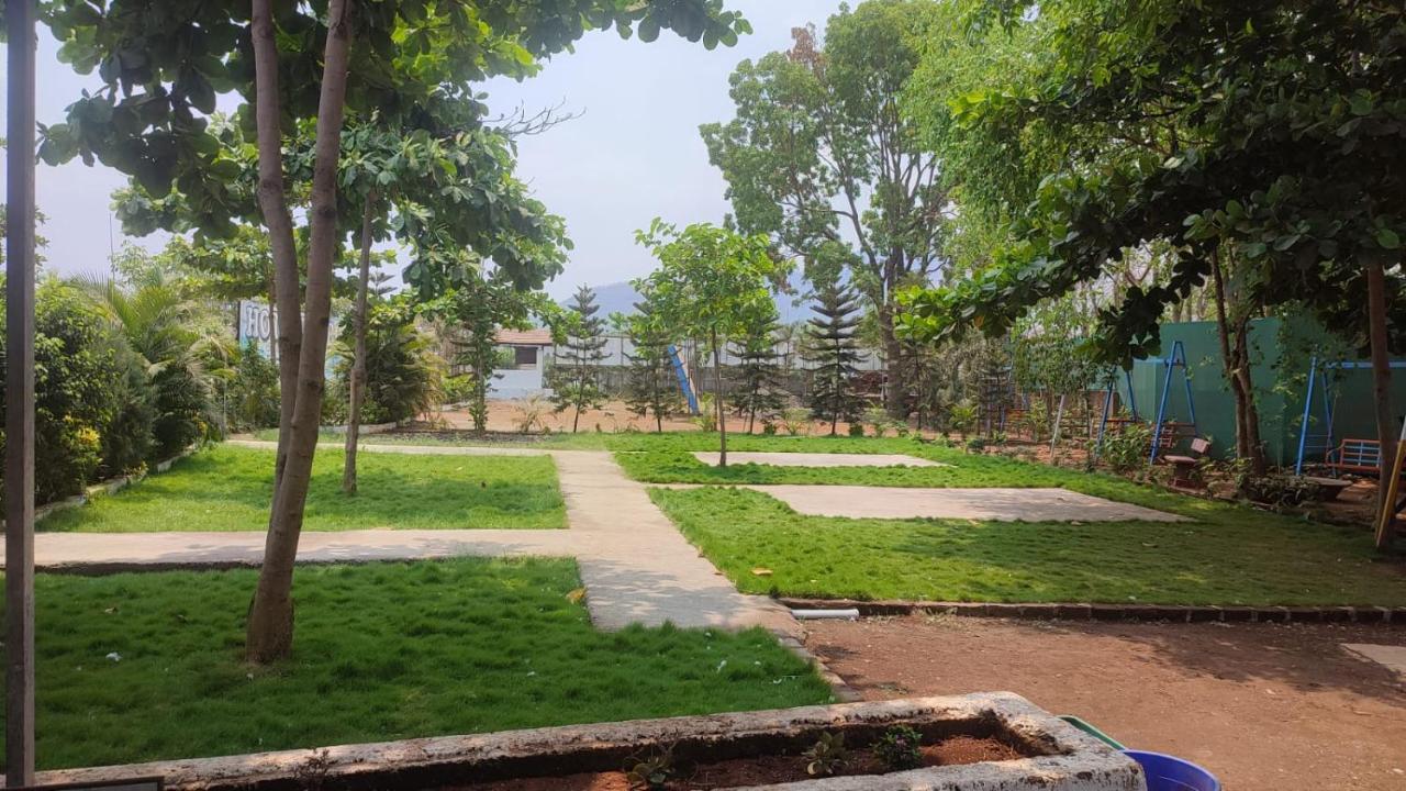Hotel Metro Palace Resort Karjat Ngoại thất bức ảnh