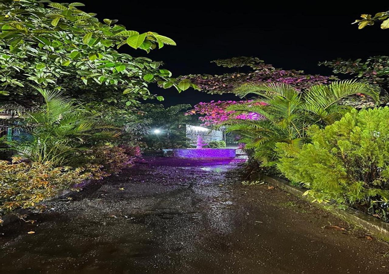 Hotel Metro Palace Resort Karjat Ngoại thất bức ảnh