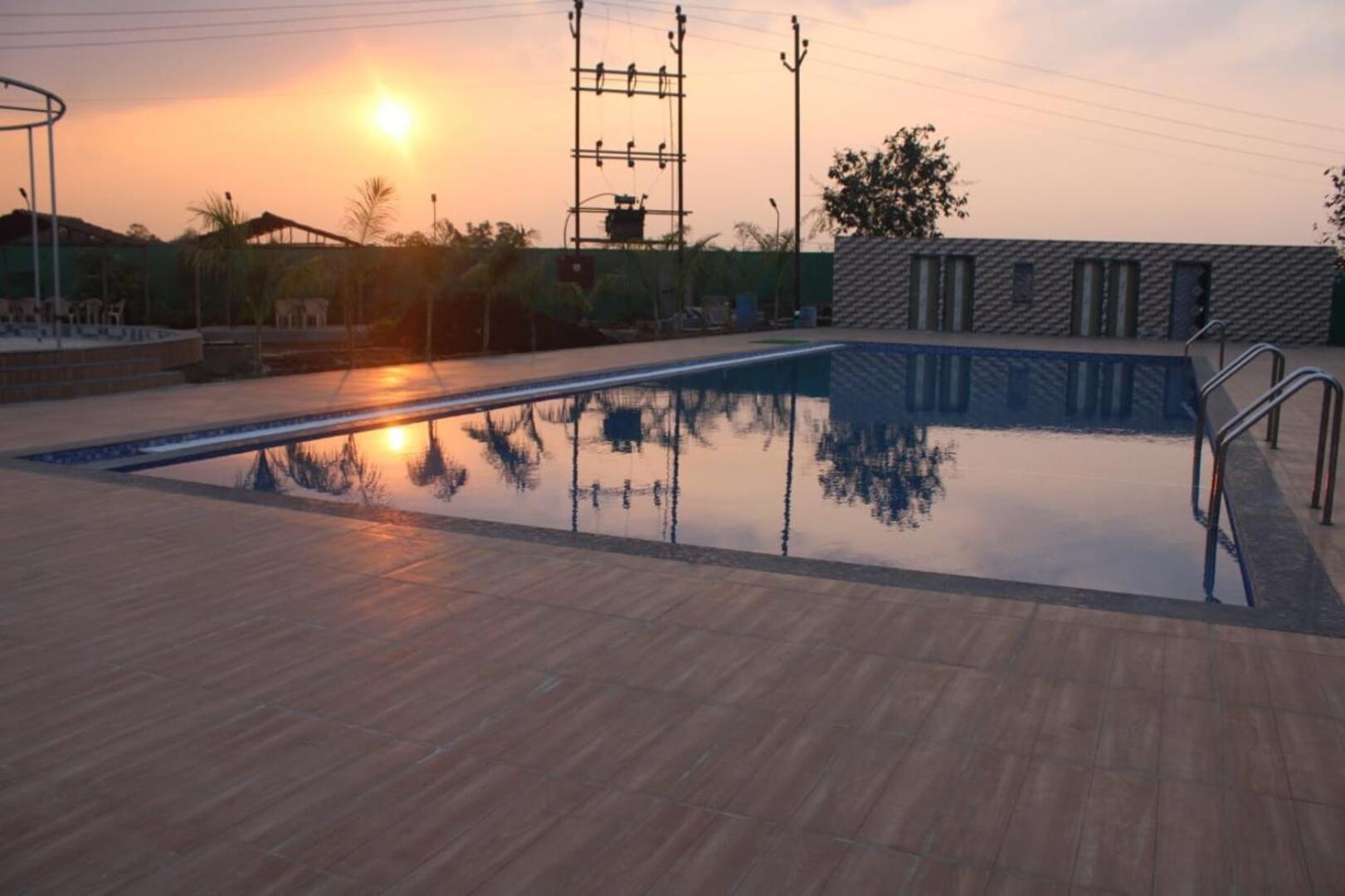 Hotel Metro Palace Resort Karjat Ngoại thất bức ảnh